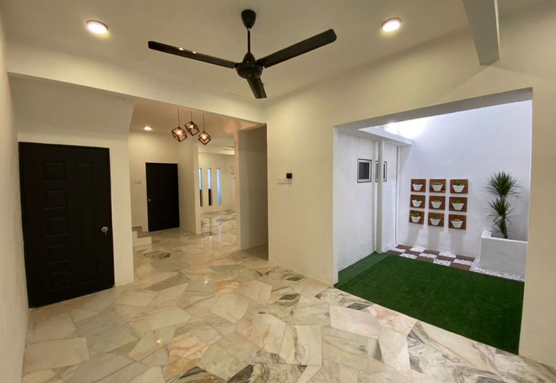 Beautiful House, Fully Renovated, Freehold, 1,540sf, Nice Location