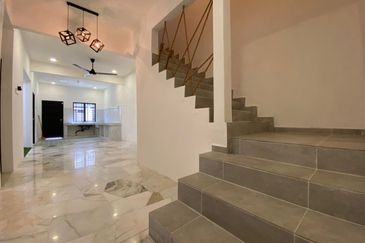 Beautiful House, Fully Renovated, Freehold, 1,540sf, Nice Location