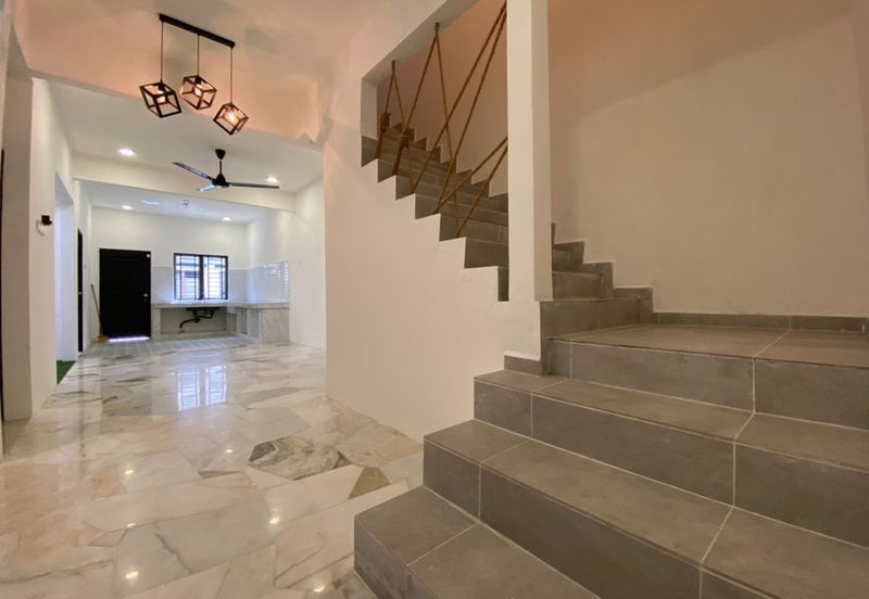 Beautiful House, Fully Renovated, Freehold, 1,540sf, Nice Location