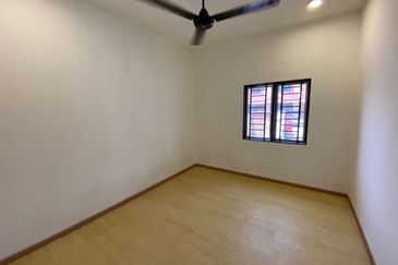 Beautiful House, Fully Renovated, Freehold, 1,540sf, Nice Location