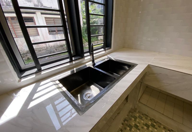 Beautiful House, Fully Renovated, Freehold, 1,540sf, Nice Location