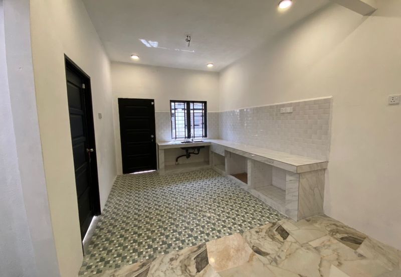 Beautiful House, Fully Renovated, Freehold, 1,540sf, Nice Location