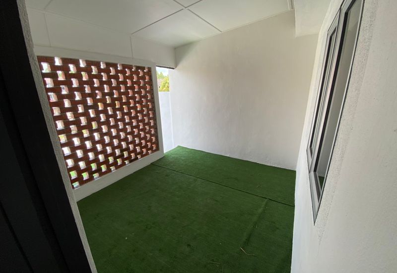 Beautiful House, Fully Renovated, Freehold, 1,540sf, Nice Location