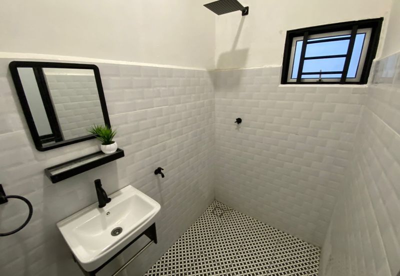 Beautiful House, Fully Renovated, Freehold, 1,540sf, Nice Location