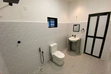 Beautiful House, Fully Renovated, Freehold, 1,540sf, Nice Location