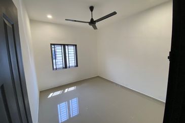 Beautiful House, Fully Renovated, Freehold, 1,540sf, Nice Location