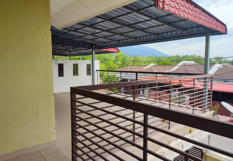 𝗥𝗨𝗠𝗔𝗛 𝗧𝗘𝗥𝗘𝗦 (𝗗𝗨𝗔 𝗧𝗜𝗡𝗚𝗞𝗔𝗧) 𝗗𝗜 𝗠𝗘𝗥𝗨 𝗣𝗘𝗥𝗗𝗔𝗡𝗔, 𝗜𝗣𝗢𝗛