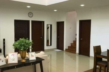 𝗥𝗨𝗠𝗔𝗛 𝗧𝗘𝗥𝗘𝗦 (𝗗𝗨𝗔 𝗧𝗜𝗡𝗚𝗞𝗔𝗧) 𝗗𝗜 𝗠𝗘𝗥𝗨 𝗣𝗘𝗥𝗗𝗔𝗡𝗔, 𝗜𝗣𝗢𝗛