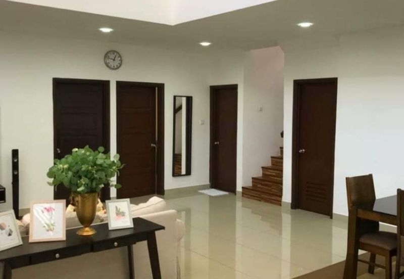 𝗥𝗨𝗠𝗔𝗛 𝗧𝗘𝗥𝗘𝗦 (𝗗𝗨𝗔 𝗧𝗜𝗡𝗚𝗞𝗔𝗧) 𝗗𝗜 𝗠𝗘𝗥𝗨 𝗣𝗘𝗥𝗗𝗔𝗡𝗔, 𝗜𝗣𝗢𝗛