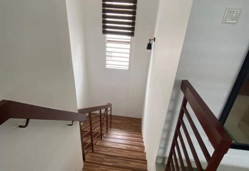 𝗥𝗨𝗠𝗔𝗛 𝗧𝗘𝗥𝗘𝗦 (𝗗𝗨𝗔 𝗧𝗜𝗡𝗚𝗞𝗔𝗧) 𝗗𝗜 𝗠𝗘𝗥𝗨 𝗣𝗘𝗥𝗗𝗔𝗡𝗔, 𝗜𝗣𝗢𝗛