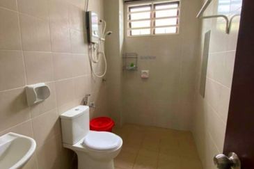 𝗥𝗨𝗠𝗔𝗛 𝗧𝗘𝗥𝗘𝗦 (𝗗𝗨𝗔 𝗧𝗜𝗡𝗚𝗞𝗔𝗧) 𝗗𝗜 𝗠𝗘𝗥𝗨 𝗣𝗘𝗥𝗗𝗔𝗡𝗔, 𝗜𝗣𝗢𝗛