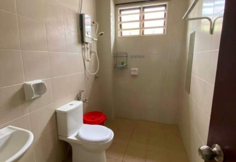 𝗥𝗨𝗠𝗔𝗛 𝗧𝗘𝗥𝗘𝗦 (𝗗𝗨𝗔 𝗧𝗜𝗡𝗚𝗞𝗔𝗧) 𝗗𝗜 𝗠𝗘𝗥𝗨 𝗣𝗘𝗥𝗗𝗔𝗡𝗔, 𝗜𝗣𝗢𝗛