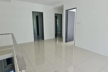DOUBLE STOREY -SEMI D (TAMAN EMAS 3 SERI MANJUNG PERAK)