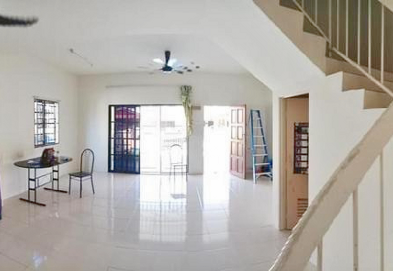 Freehold Double Storey Endlot, Spacious 22' x 75', Excellent Location