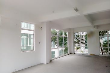 3 Storey Semi D Commercial Shoplot, Bandar Meru Raya, Ipoh (Freehold)