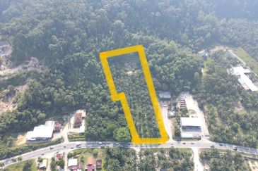 Agricultural Land @ Pantai Remis, Daerah Manjung, Perak (Beside Main Road)