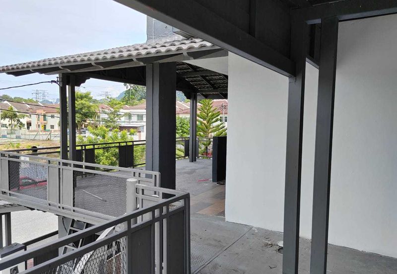 Double Storey Corner House, 2900sqft, Well-kept Condition