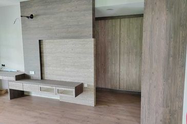 Double Storey Corner House, 2900sqft, Well-kept Condition