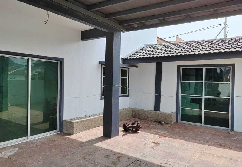 Double Storey Corner House, 2900sqft, Well-kept Condition