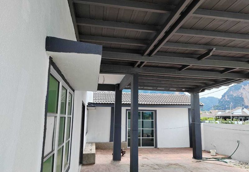 Double Storey Corner House, 2900sqft, Well-kept Condition