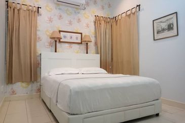 Renovated Semi D with Pool @ Puncak Iskandar, Bandar Seri Iskandar