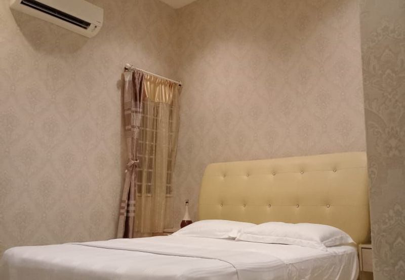 Renovated Semi D with Pool @ Puncak Iskandar, Bandar Seri Iskandar