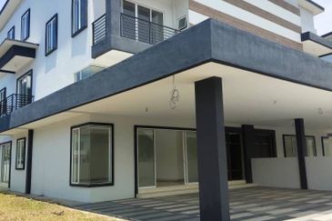 2.5 Storey Semi D with Lift at Bercham Tropicana - Ipoh