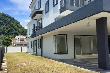 2.5 Storey Semi D with Lift at Bercham Tropicana - Ipoh