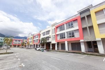3 Storey Shoplot in Bandar Baru Sri Klebang, Ipoh, Perak