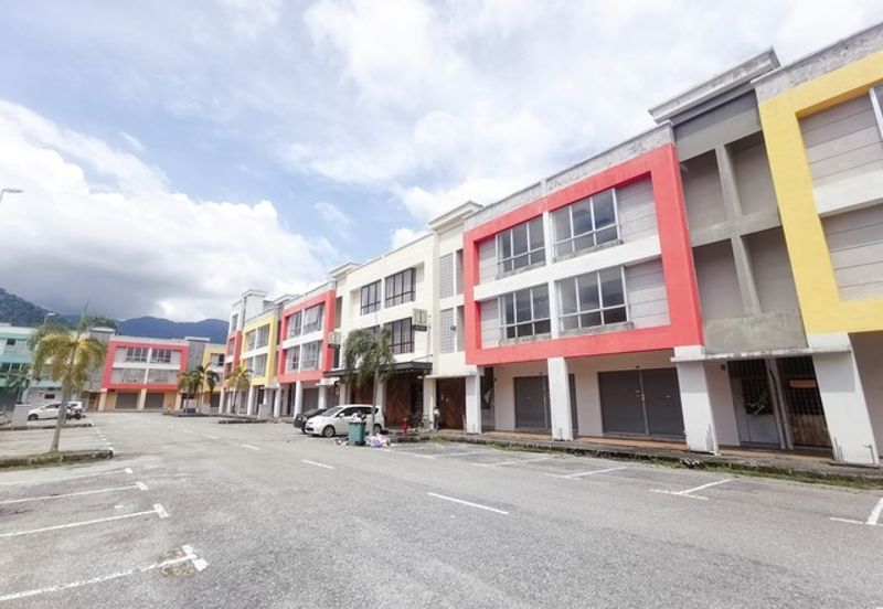 3 Storey Shoplot in Bandar Baru Sri Klebang, Ipoh, Perak