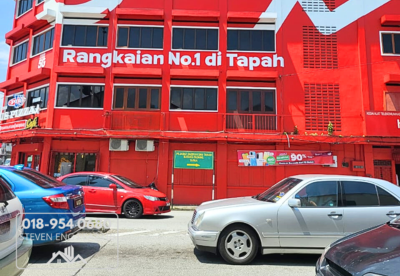 Corner LoLocated in Tapah Main Road with Supper Great Location