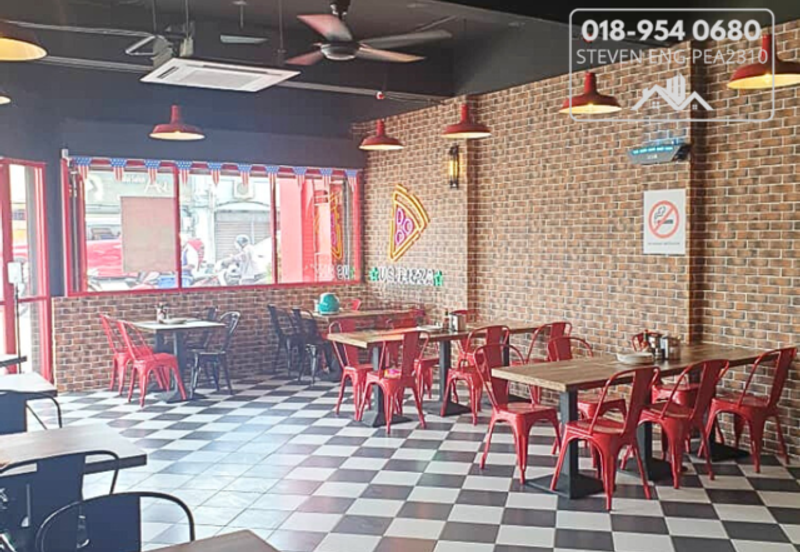 Corner LoLocated in Tapah Main Road with Supper Great Location