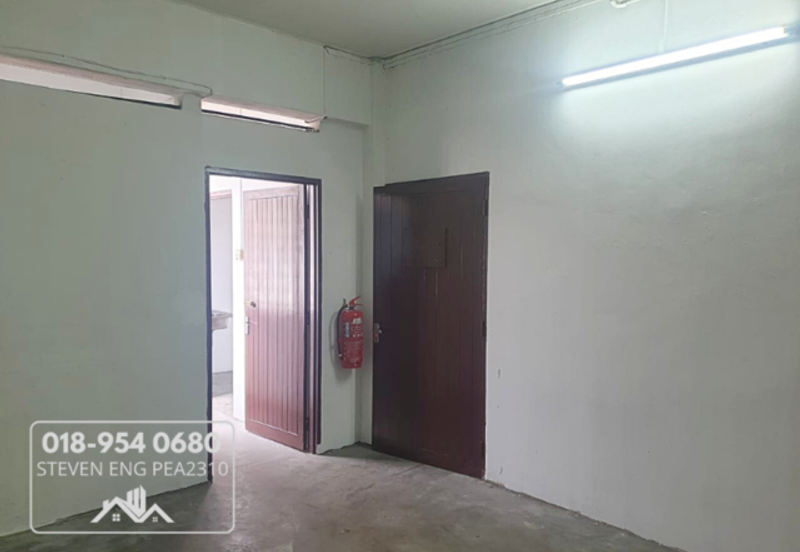 Corner LoLocated in Tapah Main Road with Supper Great Location
