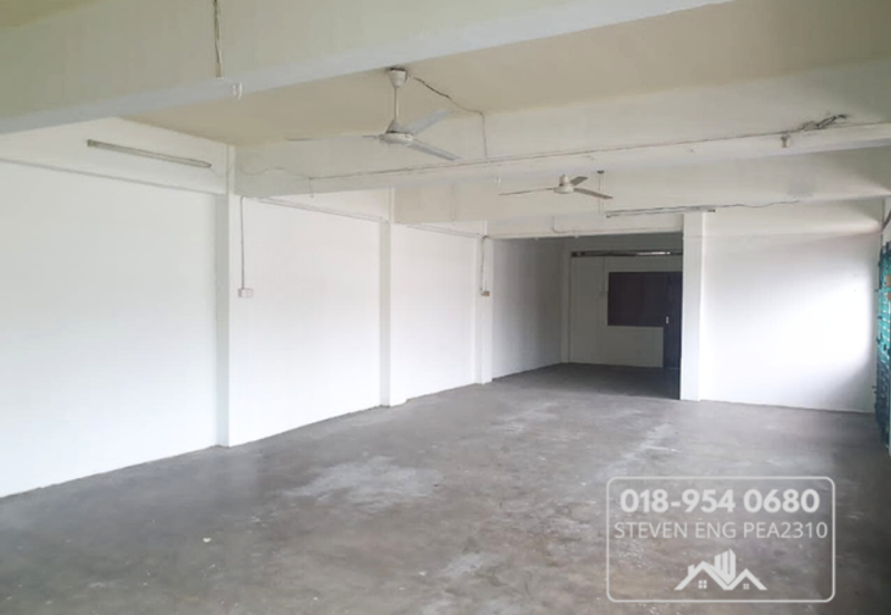 Corner LoLocated in Tapah Main Road with Supper Great Location