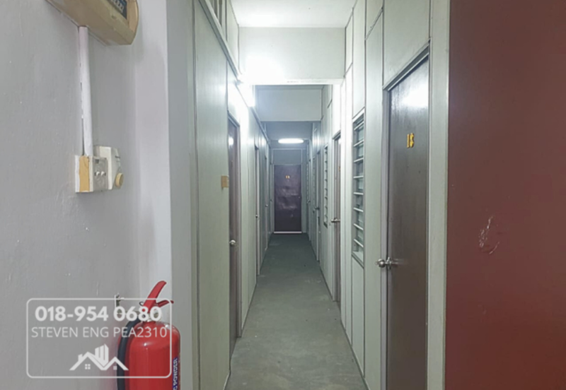 Corner LoLocated in Tapah Main Road with Supper Great Location