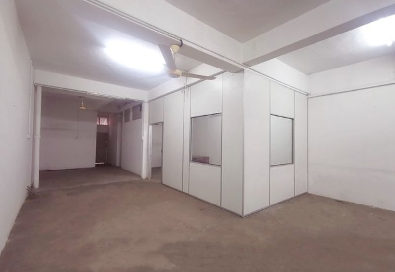 3 Storey Sholot beside Ipoh Famous Big Tree Foot (大树脚) Hawker Centre