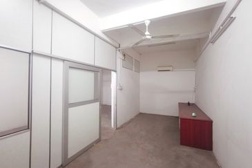 3 Storey Sholot beside Ipoh Famous Big Tree Foot (大树脚) Hawker Centre