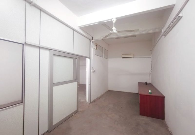 3 Storey Sholot beside Ipoh Famous Big Tree Foot (大树脚) Hawker Centre