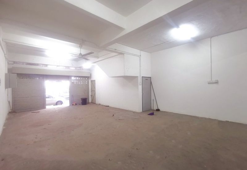 3 Storey Sholot beside Ipoh Famous Big Tree Foot (大树脚) Hawker Centre