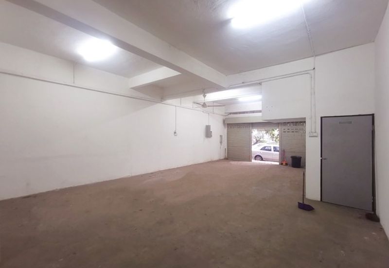 3 Storey Sholot beside Ipoh Famous Big Tree Foot (大树脚) Hawker Centre