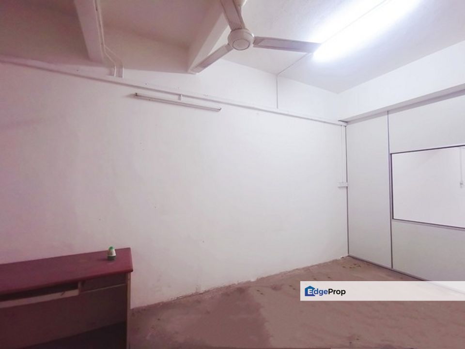 3 Storey Sholot beside Ipoh Famous Big Tree Foot (大树脚) Hawker Centre, Perak, Ipoh