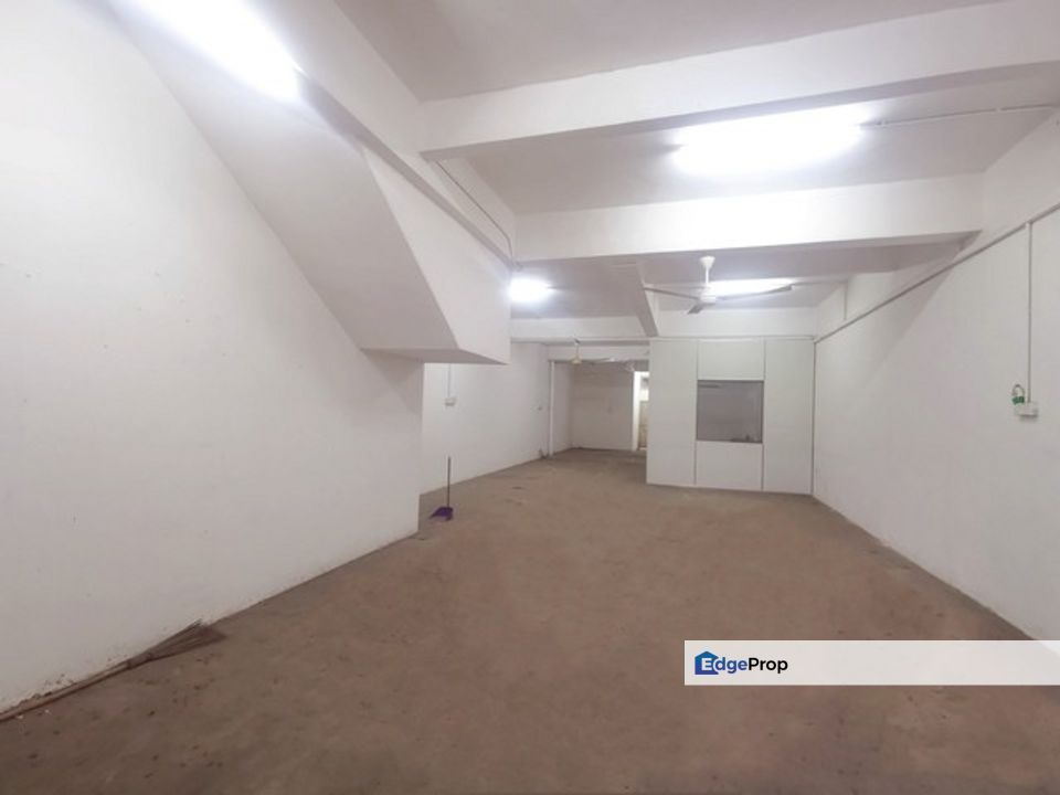 3 Storey Sholot beside Ipoh Famous Big Tree Foot (大树脚) Hawker Centre, Perak, Ipoh