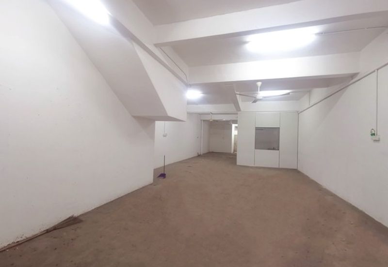 3 Storey Sholot beside Ipoh Famous Big Tree Foot (大树脚) Hawker Centre