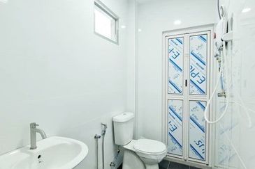 TAMAN ONN, DOUBLE STOREY HOUSE, NEAR PASIR PUTEH, IPOH FOR SALE