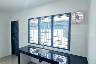 TAMAN ONN, DOUBLE STOREY HOUSE, NEAR PASIR PUTEH, IPOH FOR SALE