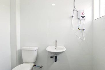 TAMAN ONN, DOUBLE STOREY HOUSE, NEAR PASIR PUTEH, IPOH FOR SALE