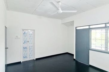 TAMAN ONN, DOUBLE STOREY HOUSE, NEAR PASIR PUTEH, IPOH FOR SALE