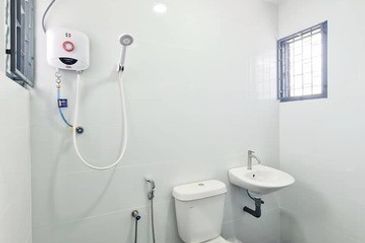 TAMAN ONN, DOUBLE STOREY HOUSE, NEAR PASIR PUTEH, IPOH FOR SALE