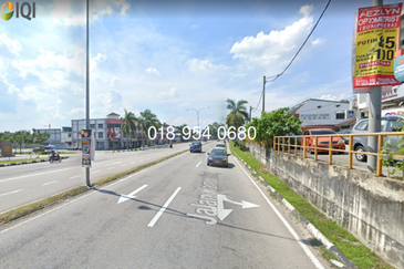 3 Storey Shoplot @ Taman Saujana, Kamunting, Perak