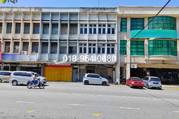 3 Storey Shoplot at Ipoh City Centre, Excellent Location, Tenanted